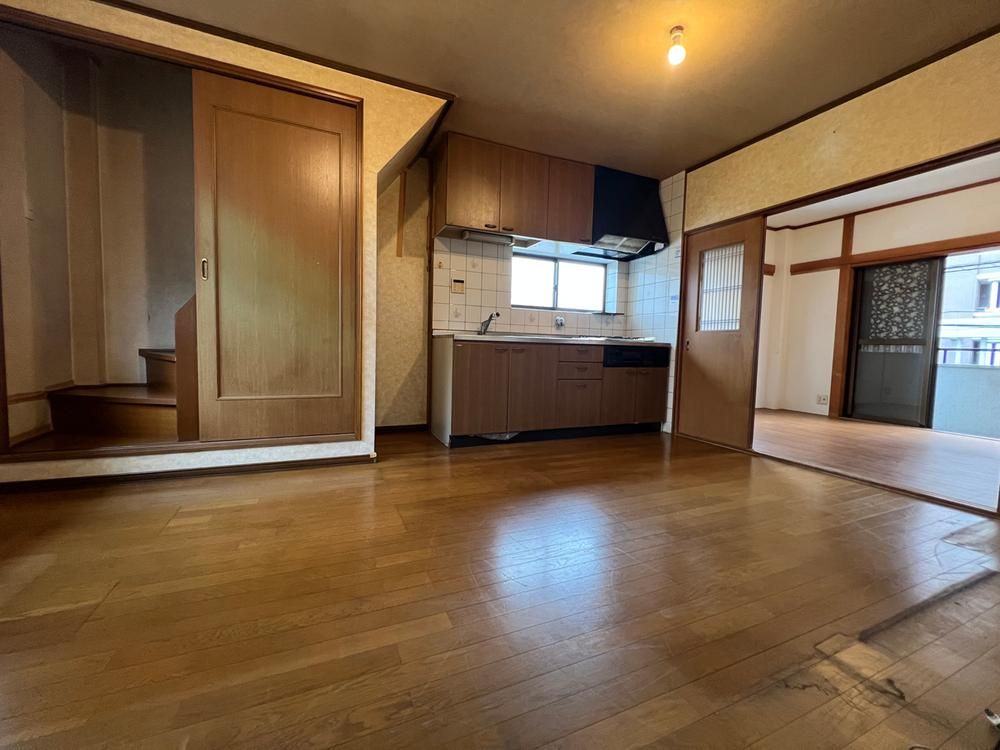 3LDK House with Rooftop for Sale in Osaka's Ikuno Ward - Thumbnail 4