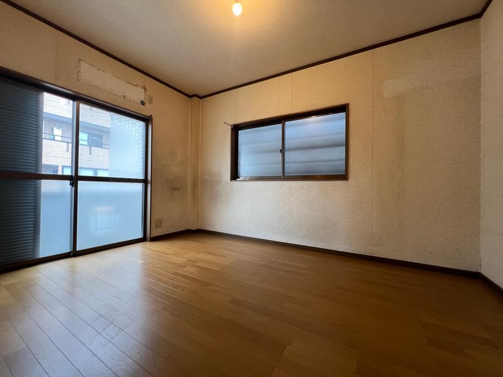3LDK House with Rooftop for Sale in Osaka's Ikuno Ward - Thumbnail 3