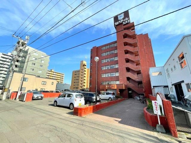 Renovated 2LDK Apartment with Mountain Views in Sapporo - Image 1