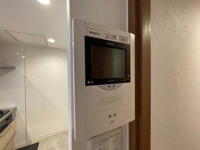 Renovated 2LDK Apartment with Mountain Views in Sapporo - Thumbnail 3