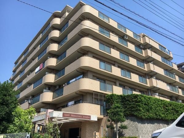 Renovated 3LDK Apartment in Yokosuka with Large Roof Balcony - Thumbnail 2