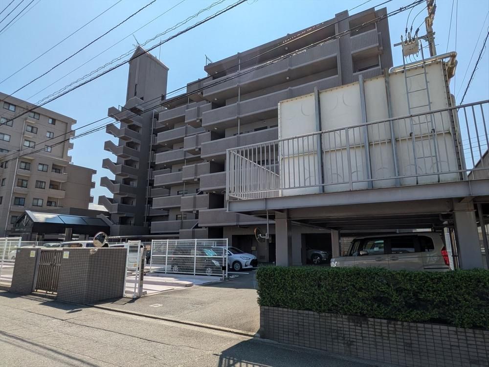 Renovated 3LDK Apartment Near Fukine Station, Matsuyama - Thumbnail 2