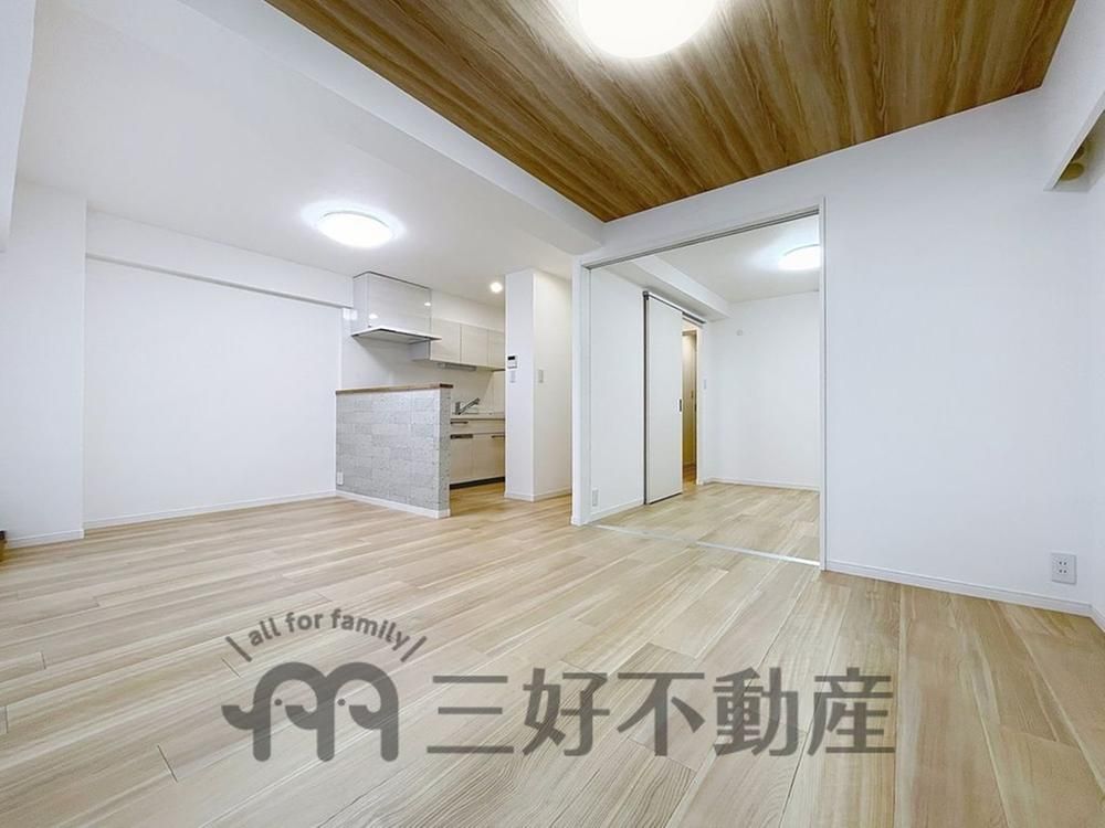 Renovated 2LDK Apartment for Sale in Momochi, Fukuoka - Thumbnail 4