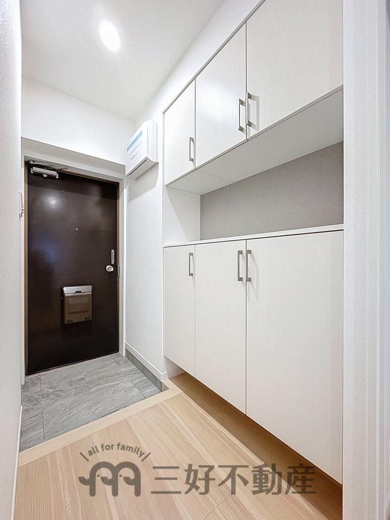 Renovated 2LDK Apartment for Sale in Momochi, Fukuoka - Thumbnail 2