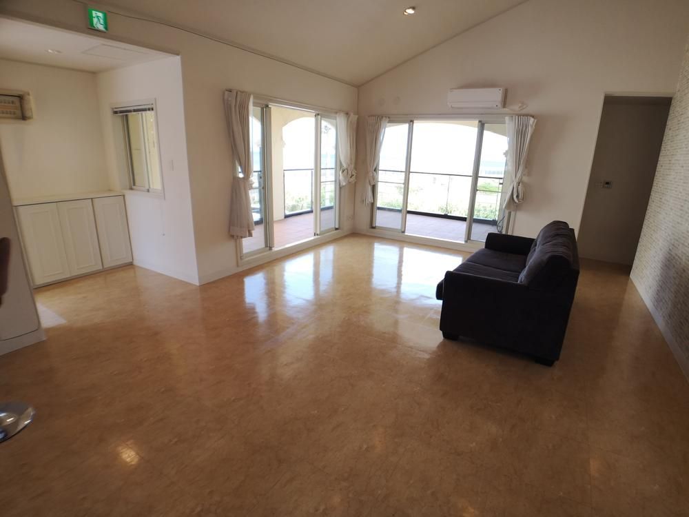 6LDK Ocean View House in Chatan, Okinawa - 258 Million Yen - Thumbnail 4