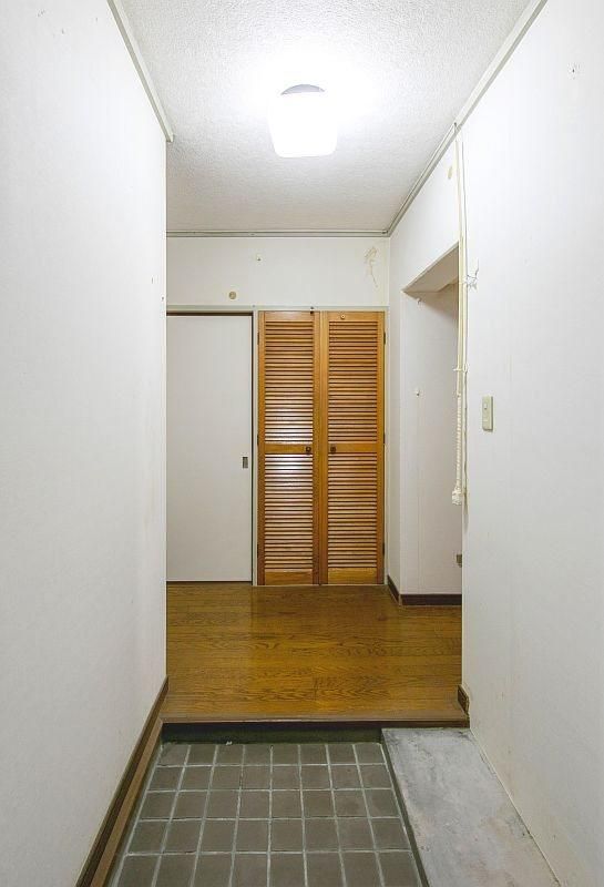 3LDK Apartment with Private Garden in Wakayamadai, Osaka - Thumbnail 4