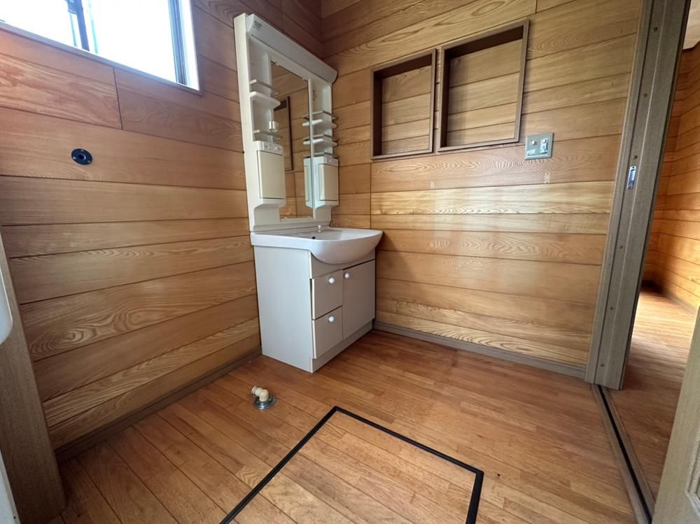 4LDK Detached House for Sale in Kaita, Hiroshima - Image 1