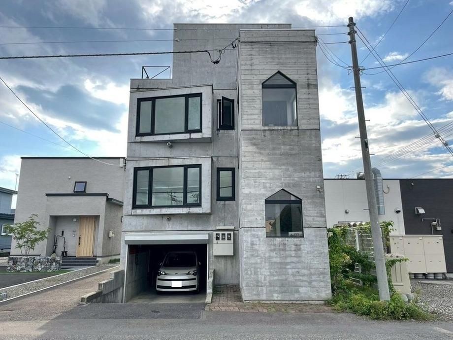 4LDK+S House in Obihiro with 266m2 Land for 29 Million Yen - Thumbnail 2