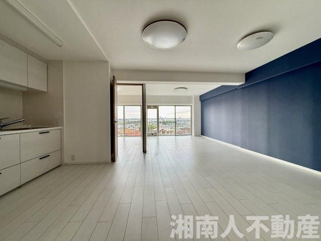 Renovated 2LDK Apartment in Atsugi, Kanagawa - 71.61m² - Thumbnail 4