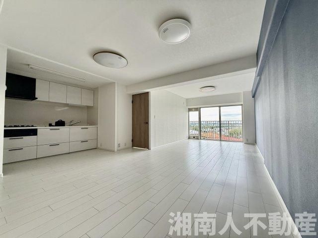 Renovated 2LDK Apartment in Atsugi, Kanagawa - 71.61m² - Thumbnail 2