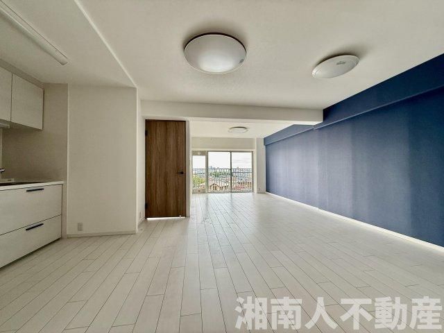 Renovated 2LDK Apartment in Atsugi, Kanagawa - 71.61m² - Thumbnail 3