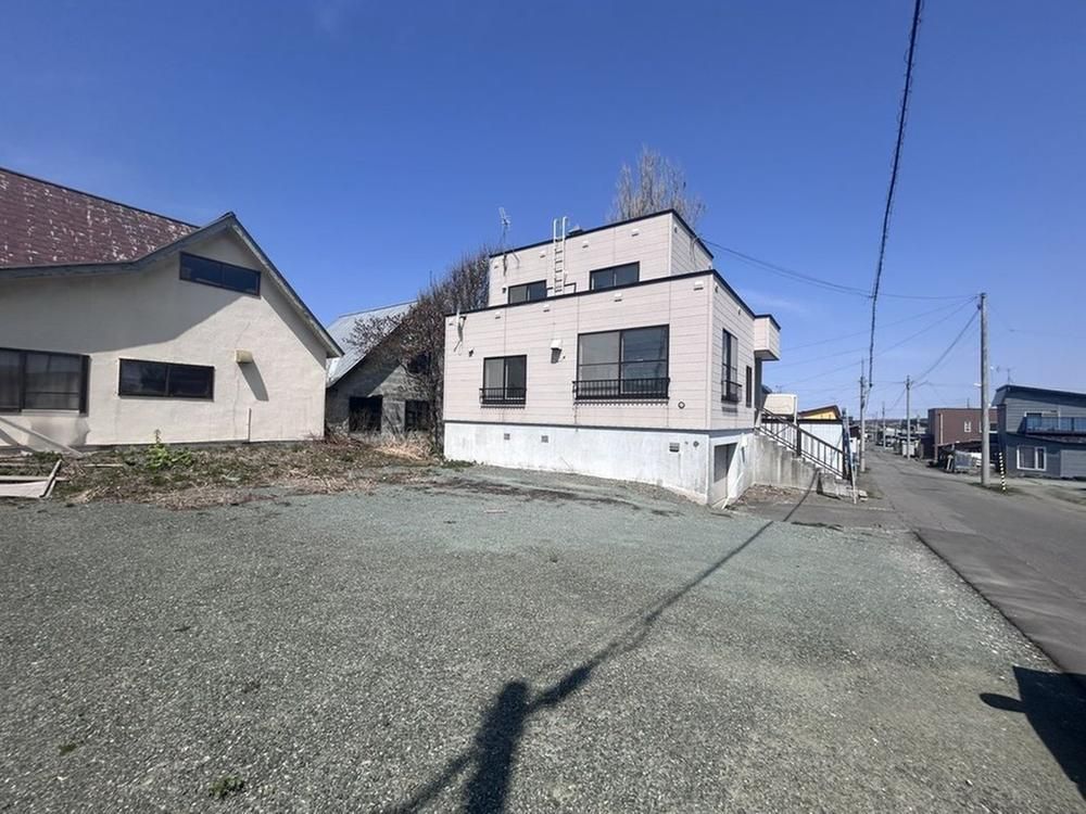 Renovated 3LDK House for Sale in Rumoi, Hokkaido with Parking - Thumbnail 2