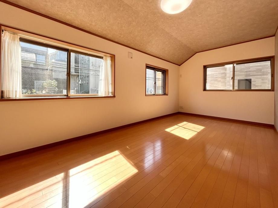 3LDK Renovated House with Terrace and Fuji View in Yokohama - Thumbnail 3