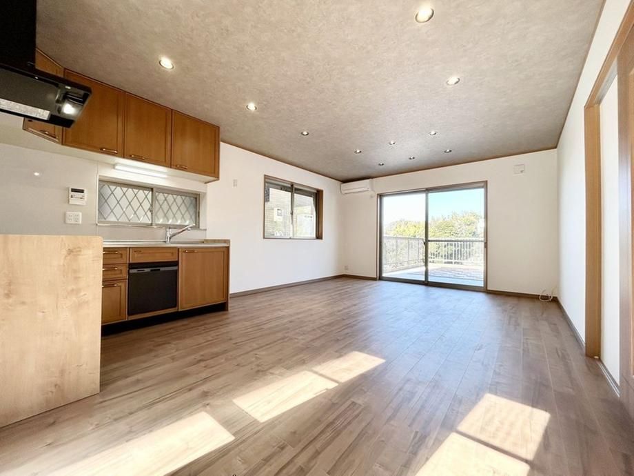3LDK Renovated House with Terrace and Fuji View in Yokohama - Thumbnail 2