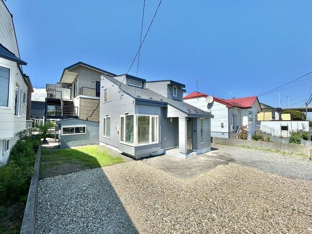 Renovated 3LDK House for Sale in Tomakomai, Hokkaido - Thumbnail 2