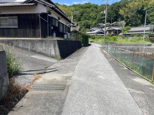 3DK House on 335m² Lot in Imabari, Ehime - Thumbnail 3