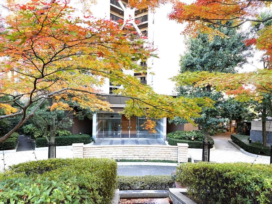 3LDK Apartment for Sale in Saitama City with Mount Fuji Views - Thumbnail 2