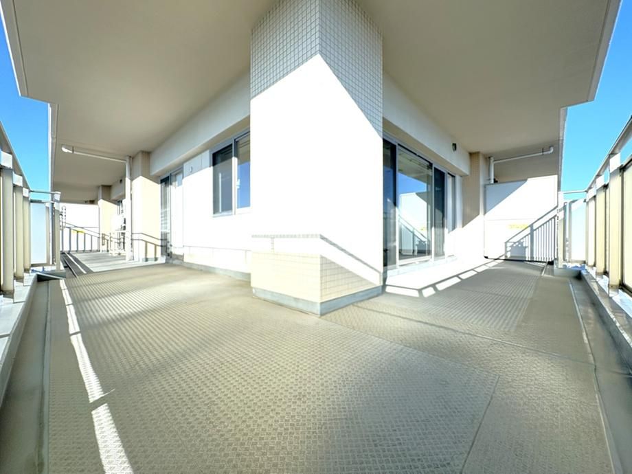 3LDK Apartment for Sale in Saitama City with Mount Fuji Views - Thumbnail 4