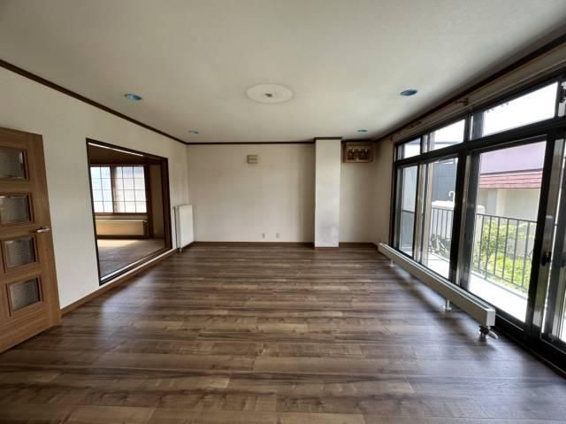 Spacious 4LDK House in Toyohira-ku, Sapporo - 230 sqm - Thumbnail 3