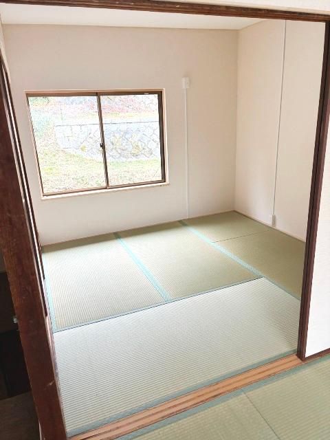 Renovated 3DK Townhouse in Fushimi, Kyoto Near JR Fujinomori - Thumbnail 2