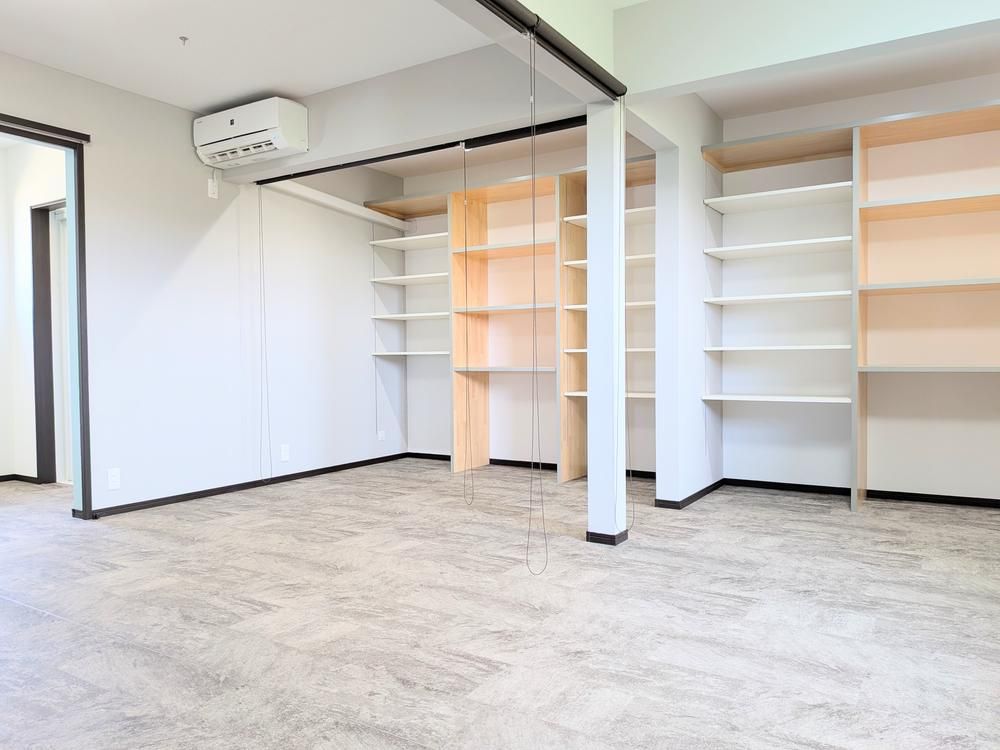 Modern 3LDK House with Solar Panels on 108 Tsubo Lot in Mito - Thumbnail 4