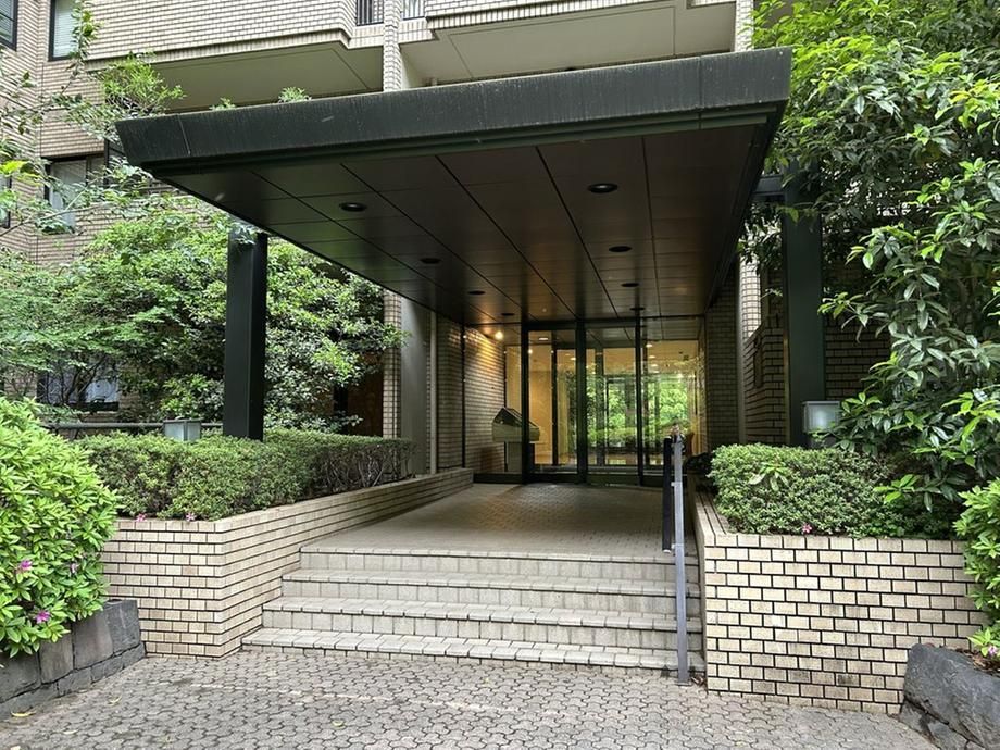 2LDK Apartment in Hiroo, Shibuya, Tokyo: 94.33 sqm - Thumbnail 3