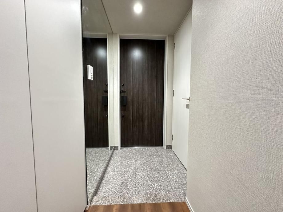 2LDK Apartment for Sale in Kachidoki, Chuo City, Tokyo - Thumbnail 2