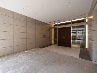 Yokohama Front Tower 3LDK Apartment for Sale - Thumbnail 2