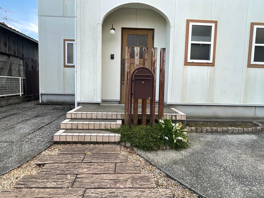 3LDK+S House with Southern European Design in Miyazaki City - Thumbnail 3