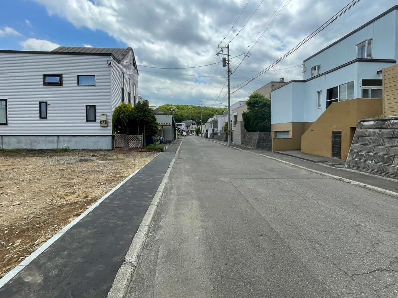 Land for Sale in Miyanosawa, Nishi-ku, Sapporo, 176.38 sqm - Thumbnail 3