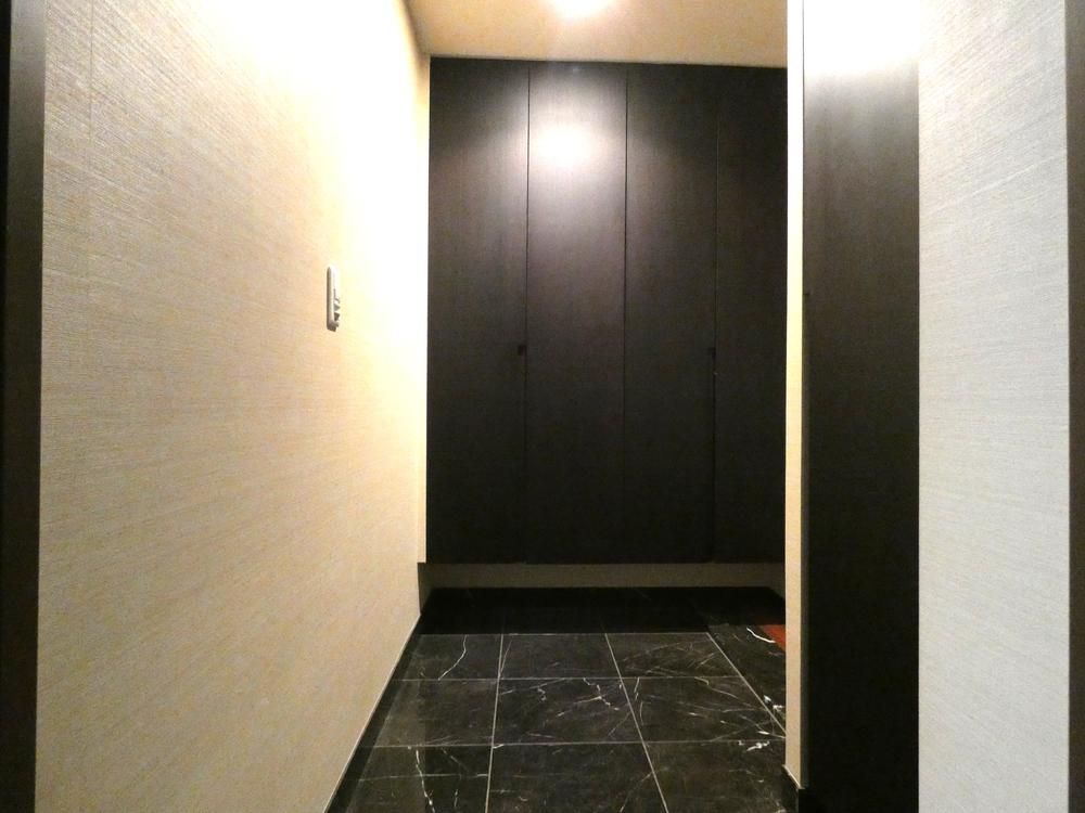 3LDK Apartment for Sale in Shinjuku, Tokyo - 78m² - Thumbnail 2