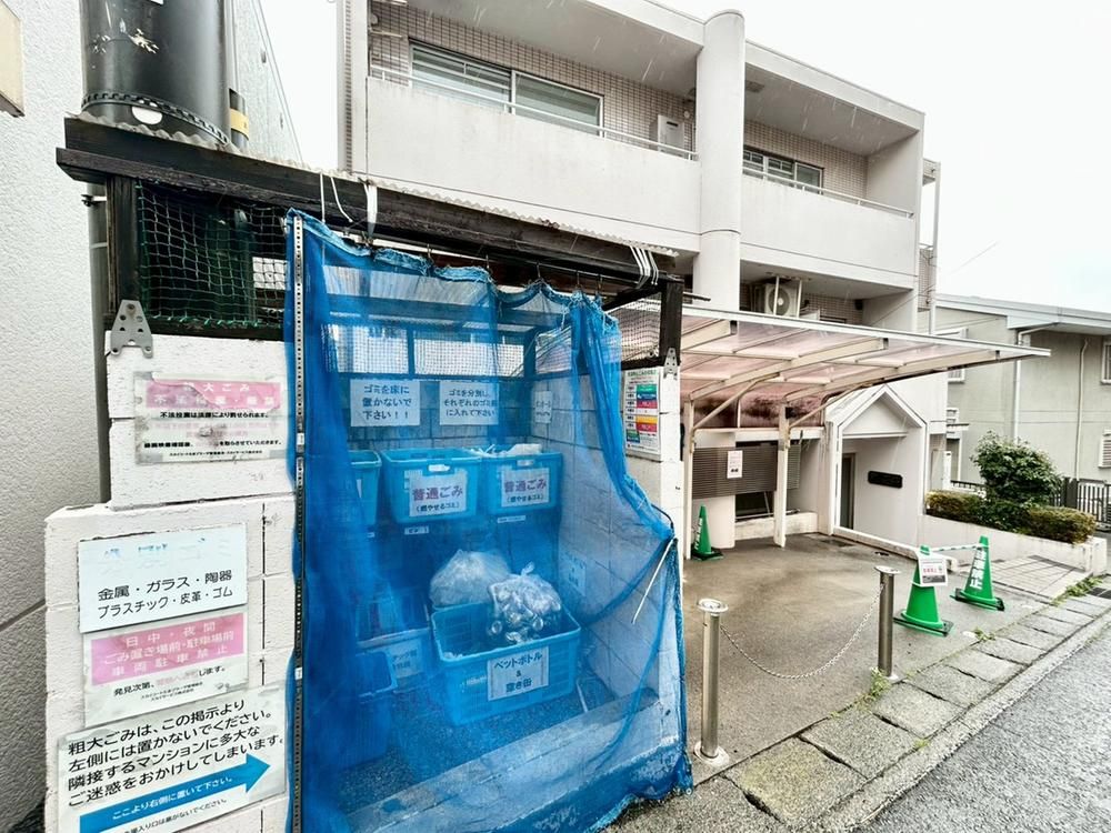 2DK Apartment for Sale in Kawasaki - Fully Renovated Corner Unit - Thumbnail 3