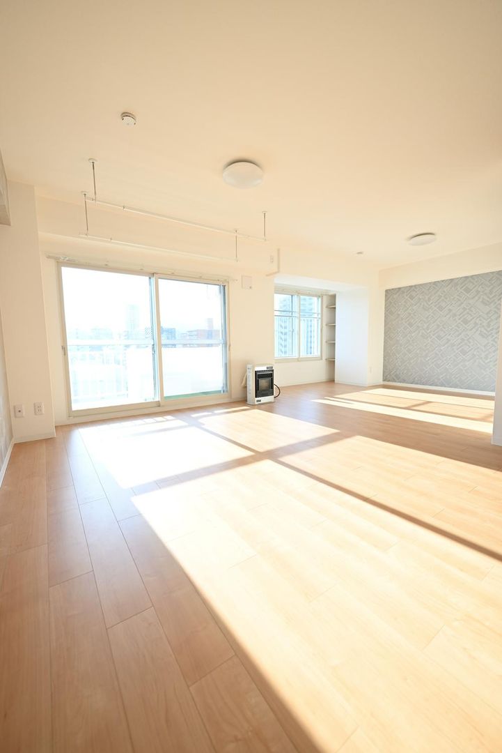 Renovated 3LDK Apartment in Chuo-ku, Sapporo Near Sōen Station - Thumbnail 2