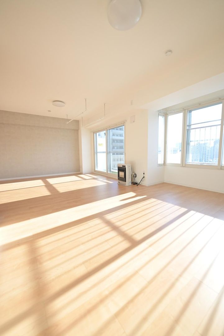 Renovated 3LDK Apartment in Chuo-ku, Sapporo Near Sōen Station - Thumbnail 3