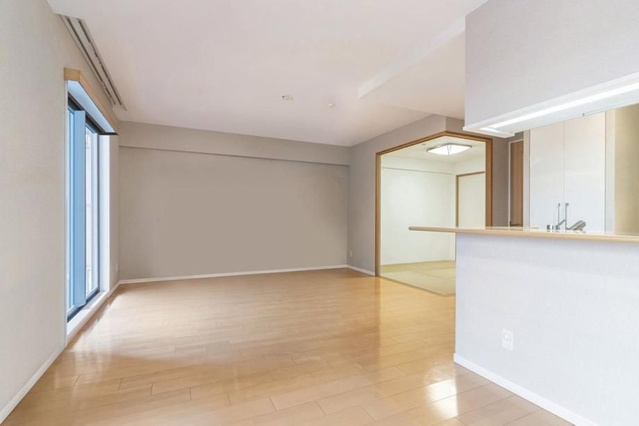 3LDK Apartment for Sale in Cosmo Square, Osaka - Thumbnail 4