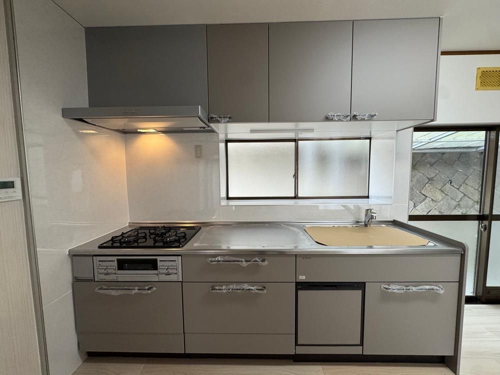4LDK Detached House in Hiroshima Nishi Ward, Renovated - Thumbnail 3
