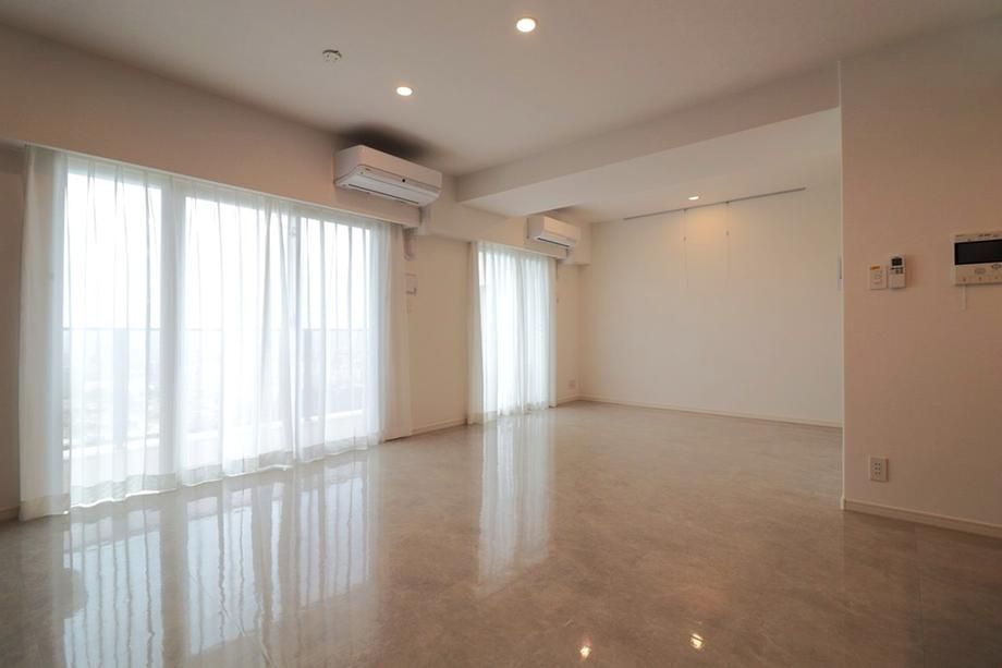2LDK Apartment for Sale in Chatan, Okinawa - 69.94 sqm - Thumbnail 4