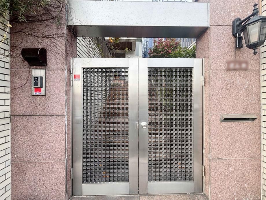 6LDK Detached House for Sale in Yokohama's Yamate Area - Thumbnail 3