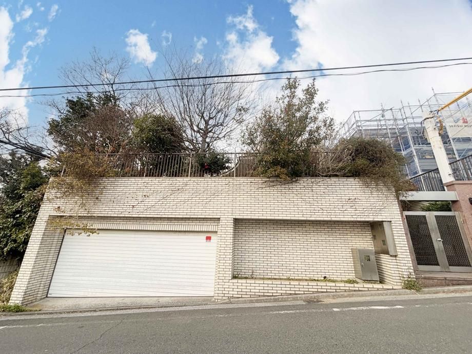 6LDK Detached House for Sale in Yokohama's Yamate Area - Thumbnail 2
