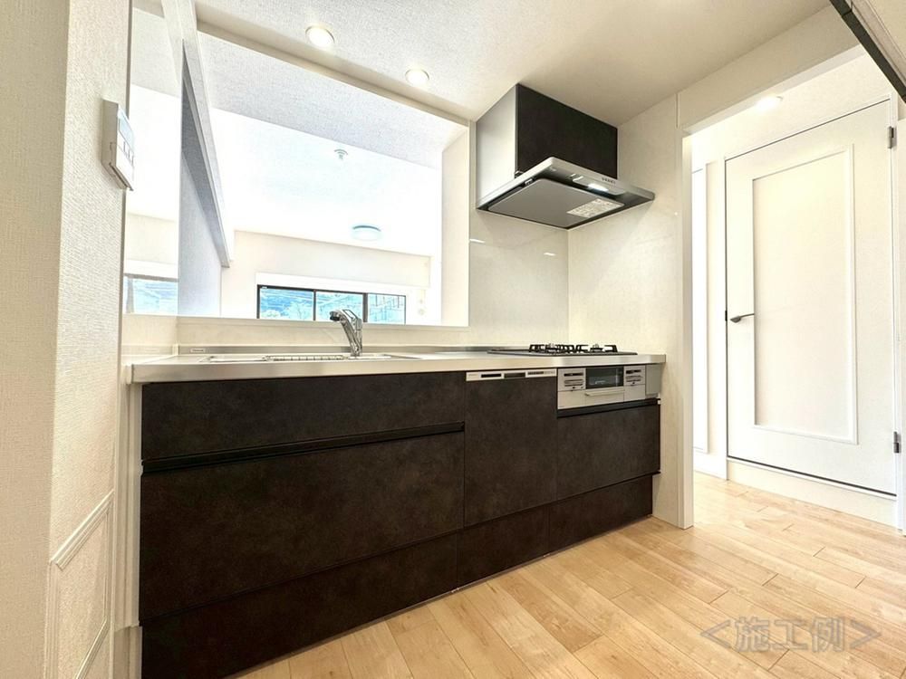 Renovated 2DK Apartment in Yokohama Kounan Ward for Sale - Thumbnail 4