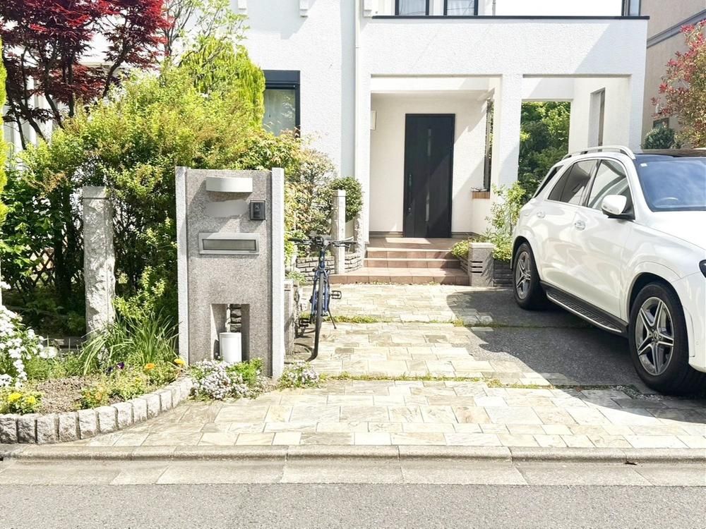 4LDK Detached House with Large Garden in Chofu, Tokyo - Thumbnail 4