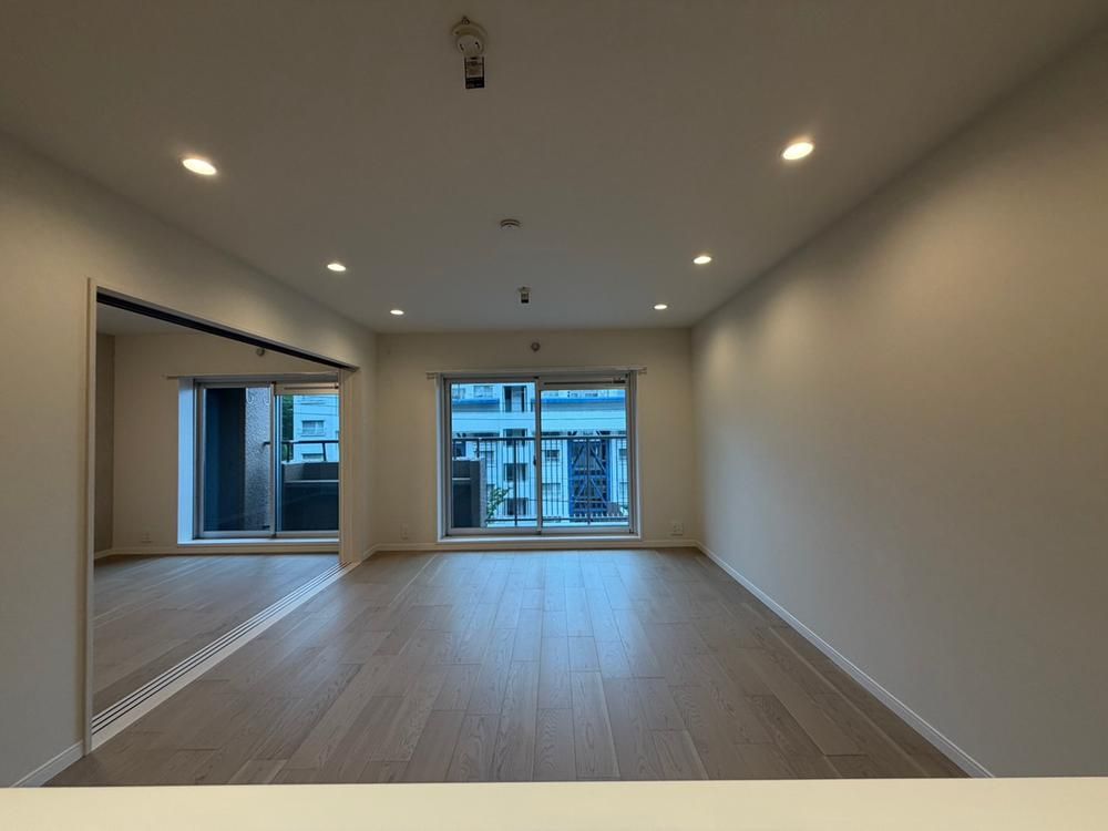 Spacious 3LDK Renovated Apartment in Kawasaki Miyazakidai - Thumbnail 3