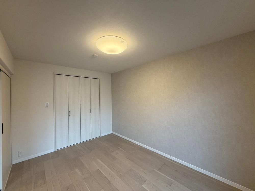 Spacious 3LDK Renovated Apartment in Kawasaki Miyazakidai - Thumbnail 4