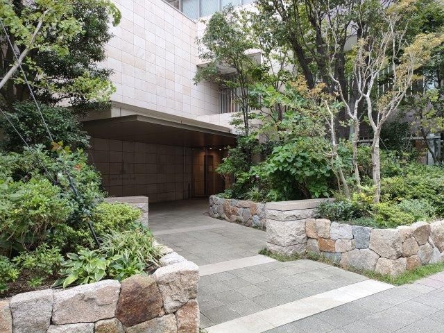 2LDK Apartment for Sale in Ichikawa, Chiba Near Motoyawata Station - Thumbnail 2