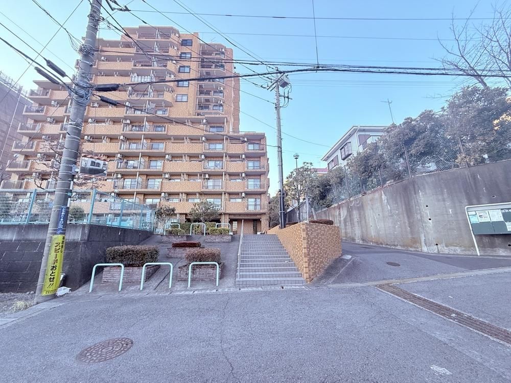 Renovated 2LDK+S Apartment in Ebina with Roof Balcony - Thumbnail 3