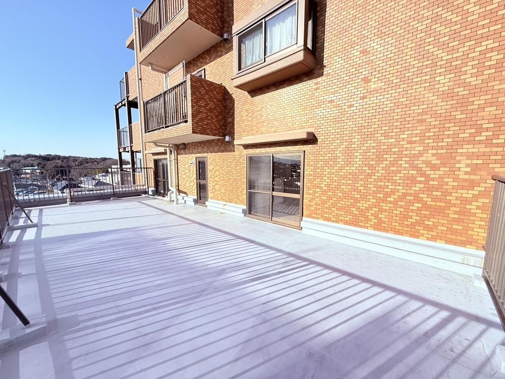 Renovated 2LDK+S Apartment in Ebina with Roof Balcony - Thumbnail 2