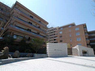 Spacious 2LDK Apartment in Hiroo Garden Forest, Shibuya, Tokyo - Thumbnail 2