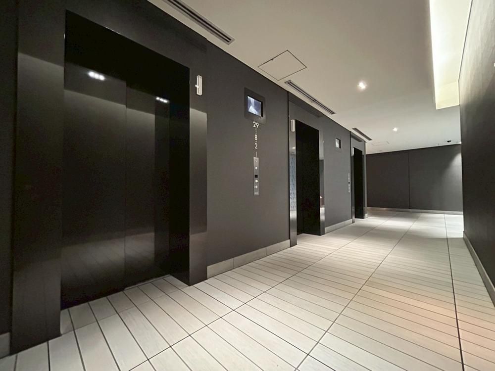 Park Court Toranomon Atago Tower 1LDK Apartment in Minato, Tokyo - Thumbnail 2