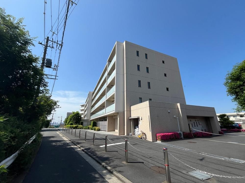 3LDK Apartment for Sale in Yokohama, Kanagawa - Thumbnail 2