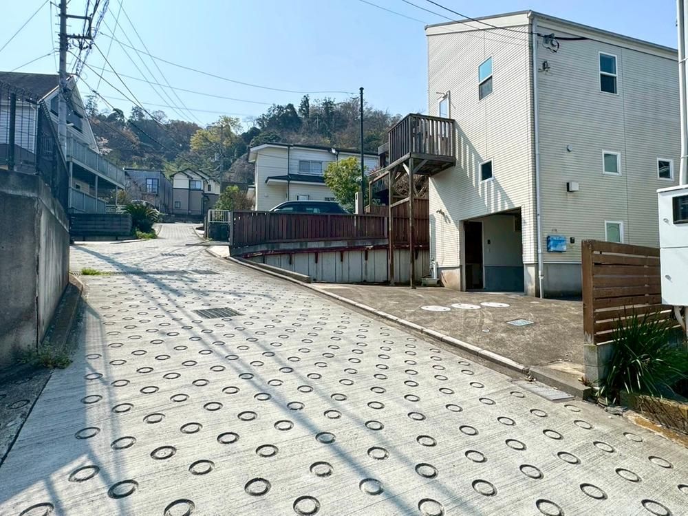Renovated 2LDK+S Garage House in Hayama, Kanagawa with Parking for 3 - Thumbnail 2